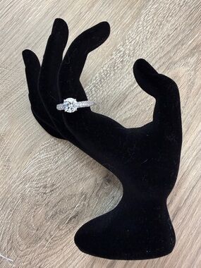 JTV Ring Platineve Bella Luce Vanna K White Diamond Simulant Size 7-NWT